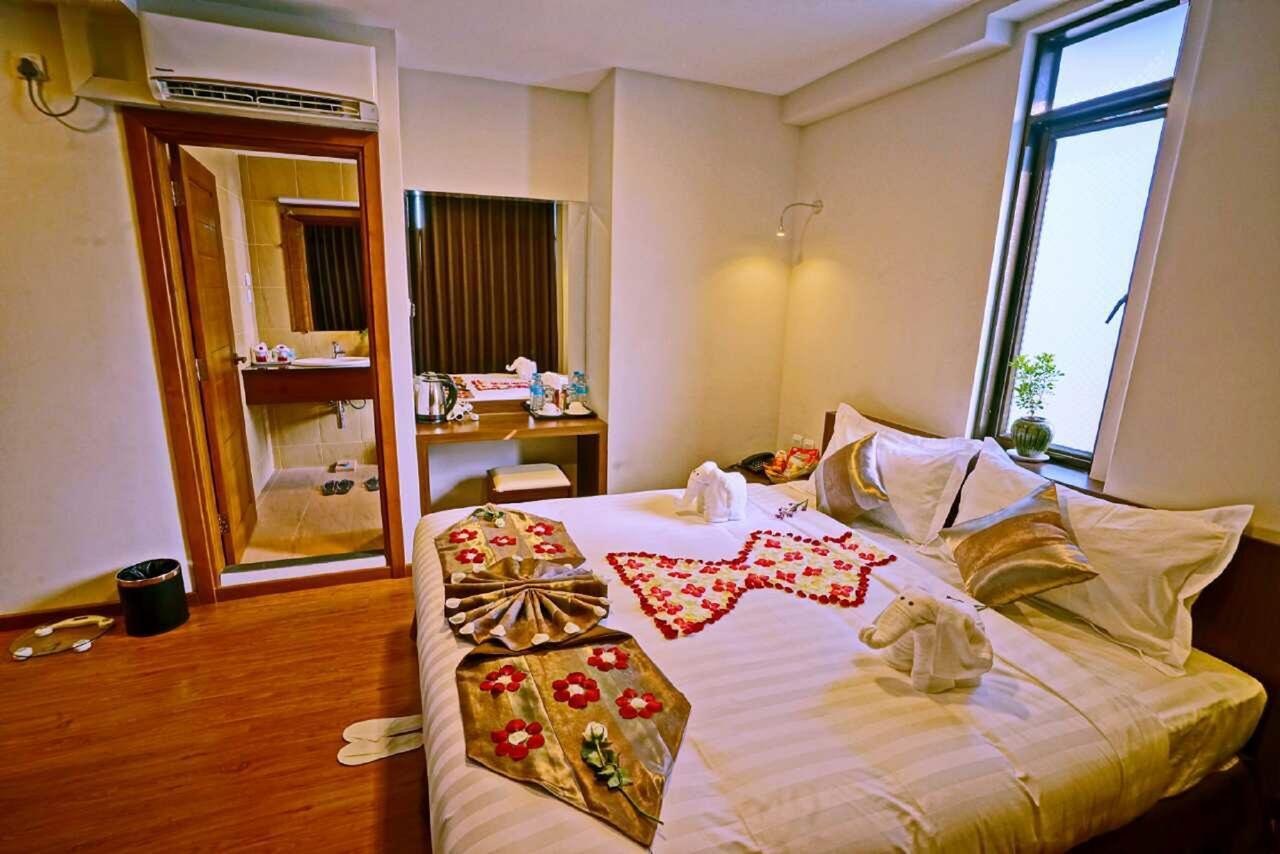 Sanctuary Hotel Mandalay Esterno foto