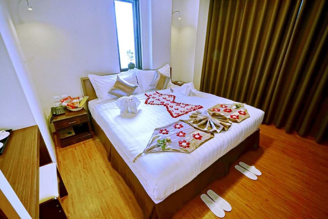Sanctuary Hotel Mandalay Esterno foto