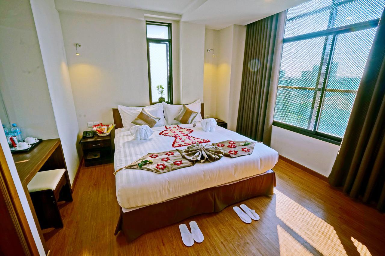 Sanctuary Hotel Mandalay Esterno foto