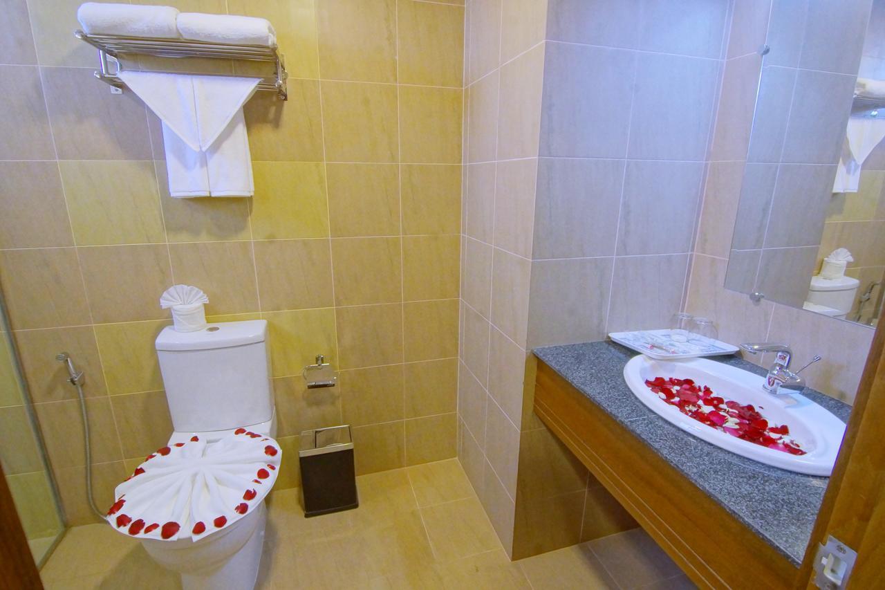 Sanctuary Hotel Mandalay Esterno foto