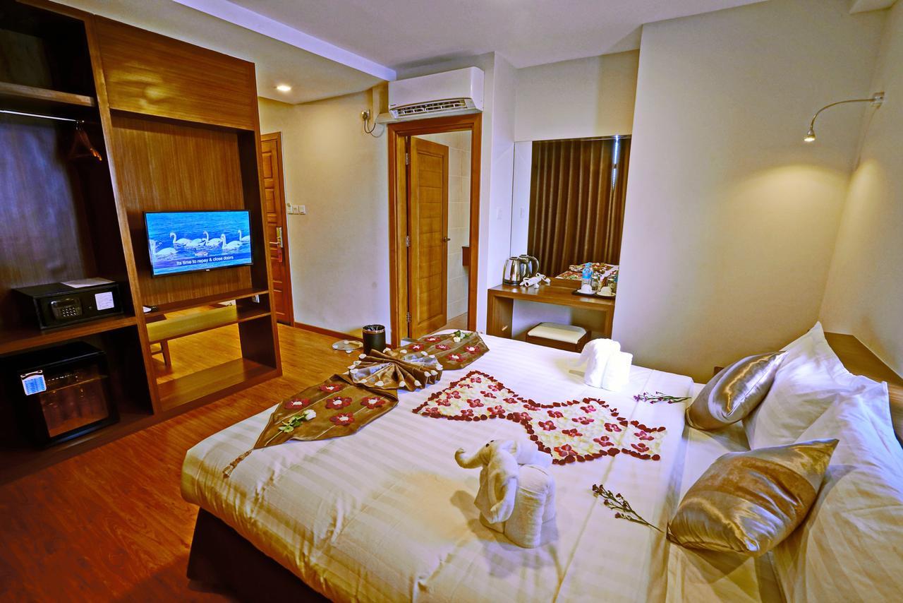 Sanctuary Hotel Mandalay Esterno foto