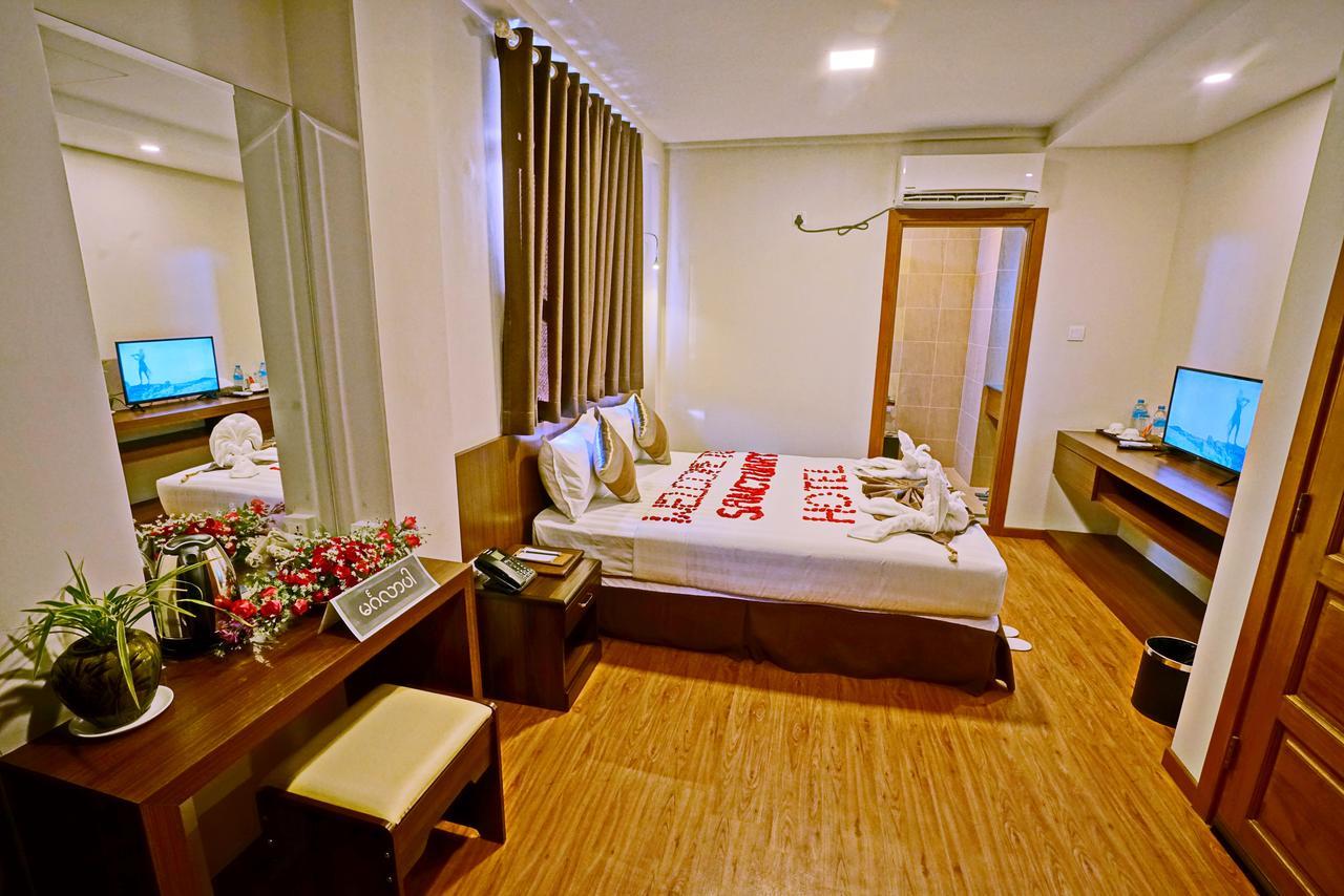 Sanctuary Hotel Mandalay Esterno foto