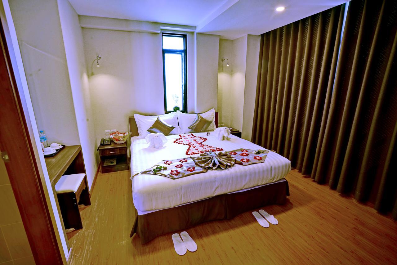 Sanctuary Hotel Mandalay Esterno foto