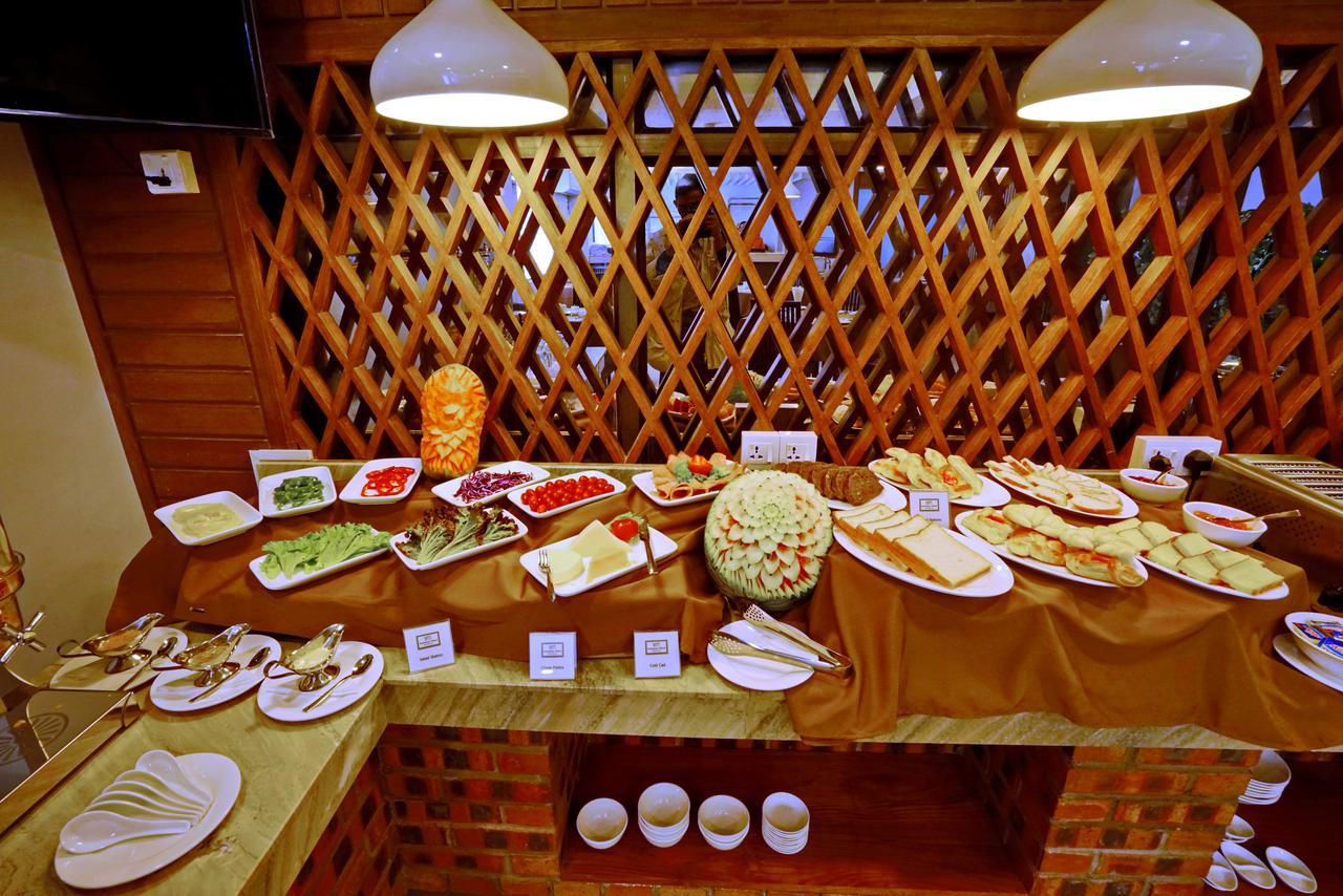Sanctuary Hotel Mandalay Esterno foto