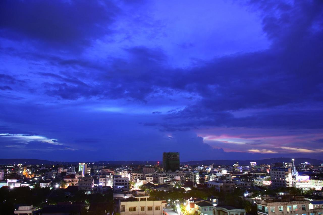Sanctuary Hotel Mandalay Esterno foto