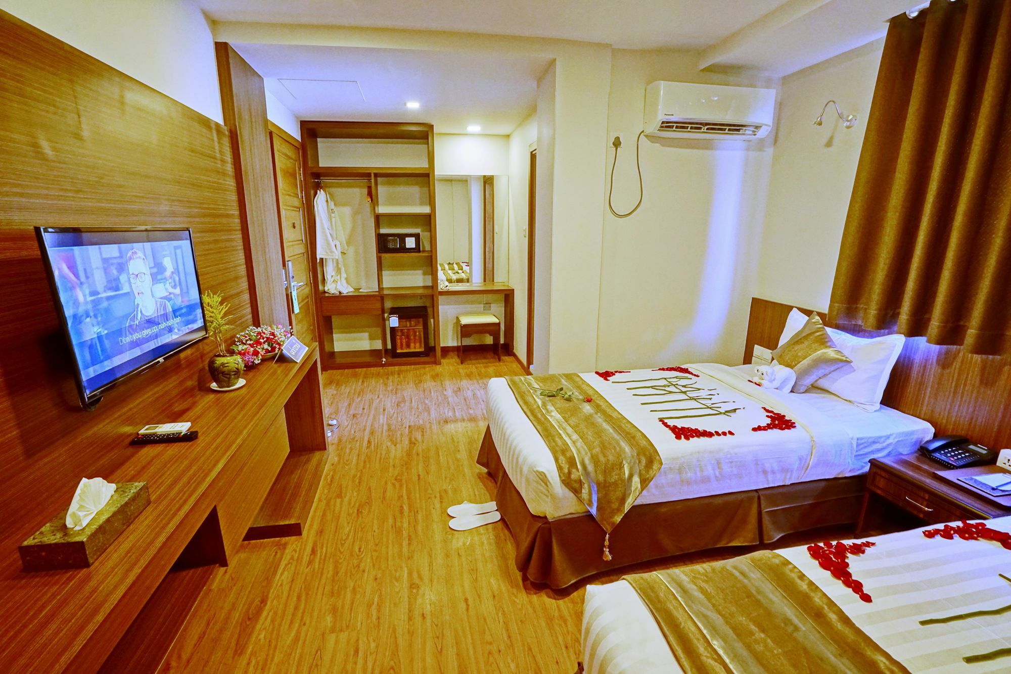 Sanctuary Hotel Mandalay Esterno foto